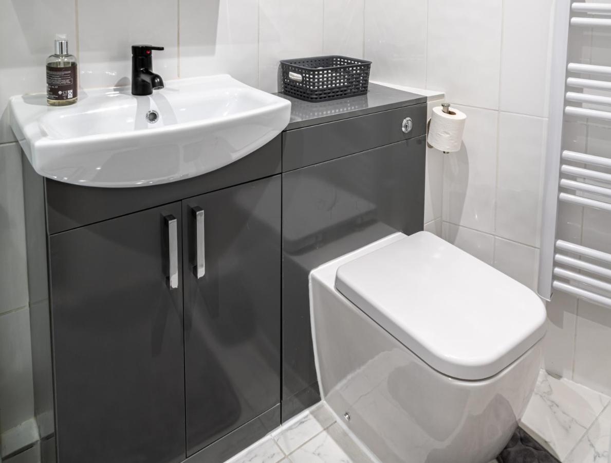 Luxury One Bedroom Guesthouse M6, Junction 10 Walsall Willenhall Eksteriør bilde