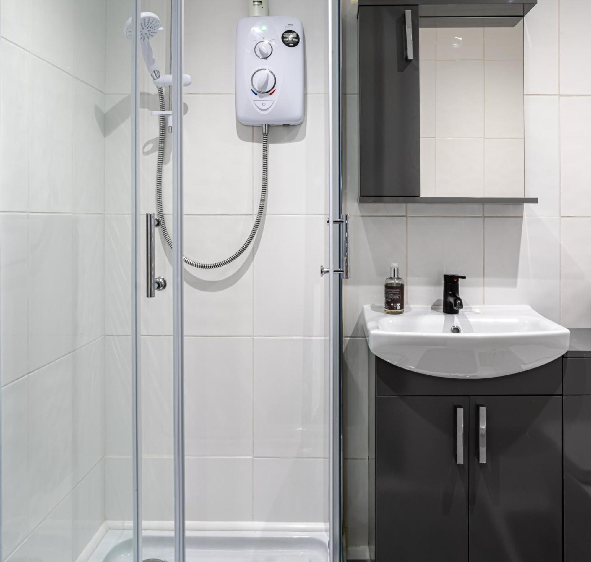 Luxury One Bedroom Guesthouse M6, Junction 10 Walsall Willenhall Eksteriør bilde